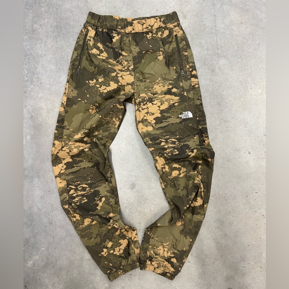 The North Face Boys Camo Pants Size 14/16 Like New